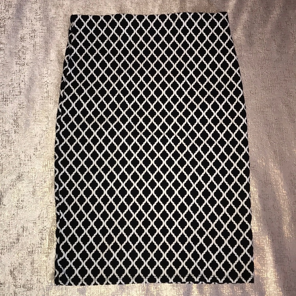 Formal black and white pattern skirt